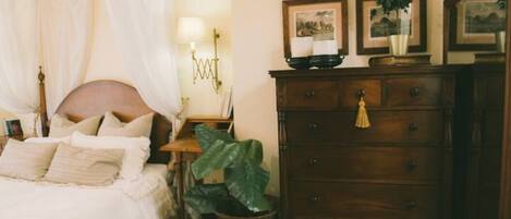 2 slaapkamers, geluiddichte muren, een strijkplank/strijkijzer