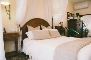 2 bedrooms, soundproofing, iron/ironing board, travel cot - Central, bright and close to the beach (alicante)