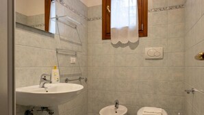 A bathroom with a sink, bidet, toilet, and a towel rack. - Ca' Riolfo, Rialto Bridge (Venice)