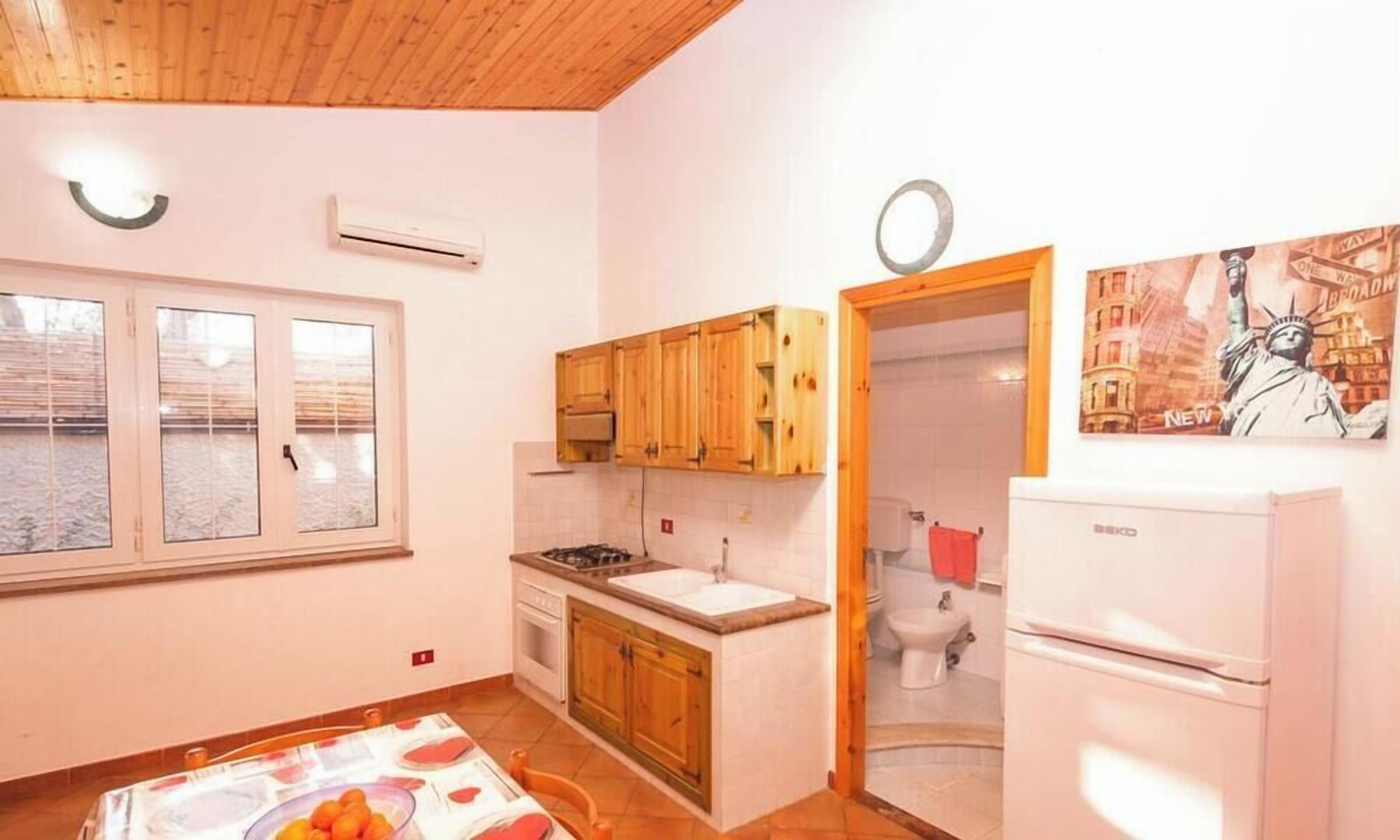 Fridge, oven, stovetop, cookware/dishes/utensils
