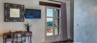 Traditional Villa with Private Heated Pool and BBQ