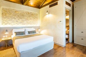 5 bedrooms, in-room safe, desk, iron/ironing board