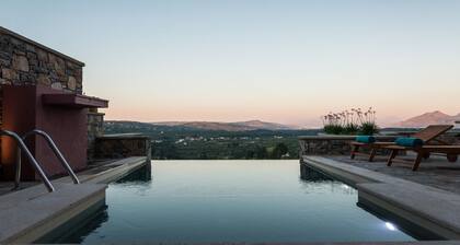Traditional Villa with Private Heated Pool and BBQ