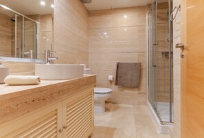 Bathtub, hair dryer, towels