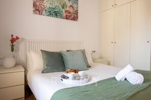 2 bedrooms, iron/ironing board, internet, bed sheets - Terrace oasis in center of Barcelona (Barcelona)