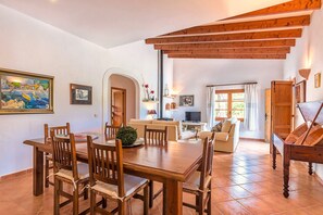 TV, fireplace, ping pong - Fullos for six people with pool (Pollensa)