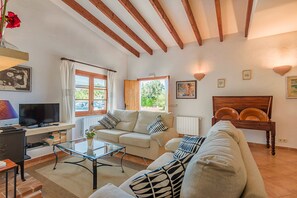 TV, fireplace, ping pong