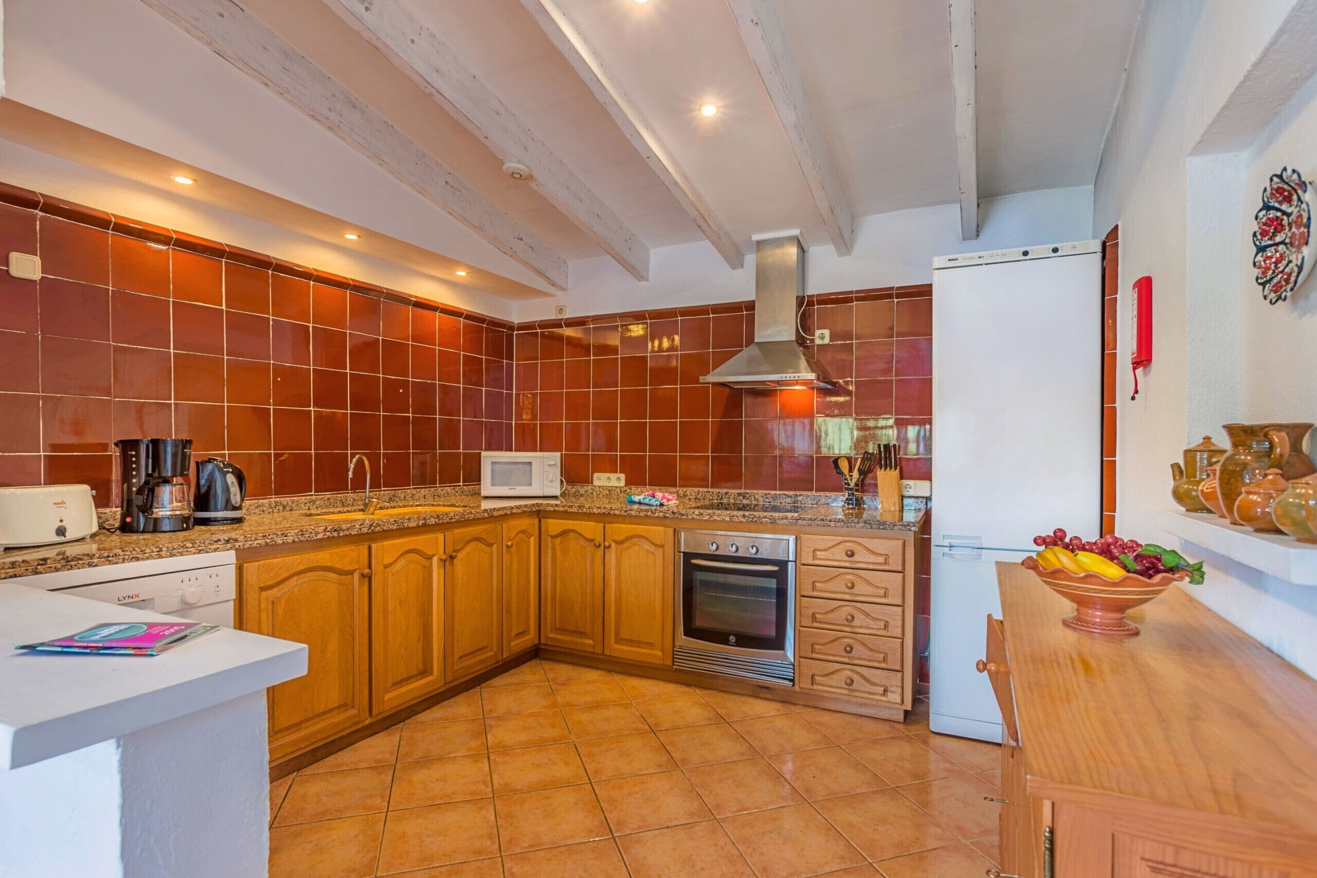 Kühlschrank, Mikrowelle, Ofen, Geschirrspüler