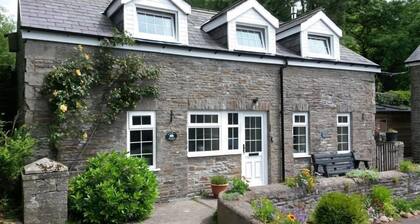 Courtyard mökki on laaja yksityinen alue ja ilmainen WiFi