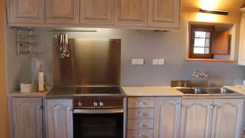 Frigorífico, microondas, horno y lavavajillas