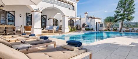 Et oppvarmet basseng