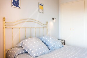 2 slaapkamers, een strijkplank/strijkijzer