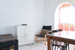 Dining - CITY CENTER- ATOCHA ST.  Studio. 4 PAX (Madrid)