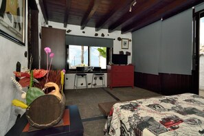 1 habitación, tabla de planchar con plancha, wifi y ropa de cama 