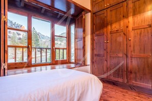 3 chambres, fer et planche à repasser, accès à Internet