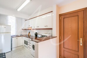 Kühlschrank, Mikrowelle, Ofen, Geschirrspüler