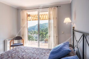 2 Schlafzimmer, Bügeleisen/Bügelbrett