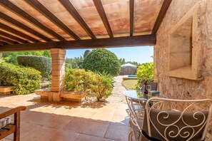 屋外ダイニングエリア