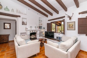 TV, fireplace, DVD player - Villa La Casita for 4 people with pool (Puerto Pollensa)