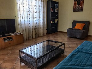 Una Smart TV, libros