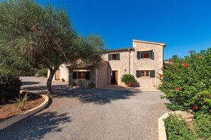 Exterior - Villa Els Baladres for families with swimming pool (Pollensa)