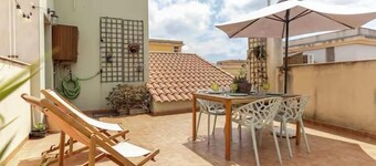 BRIGHT, CENTRALLY LOCATED PENTHOUSE WITH GARAGE IN THE SAME BUILDING