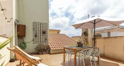 BRIGHT, CENTRALLY LOCATED PENTHOUSE WITH GARAGE IN THE SAME BUILDING