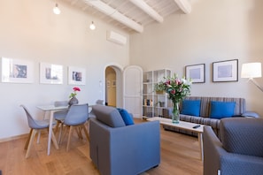 TV - Grotta Pinta 11 | Bright and spacious in the center of Rome (Roma)
