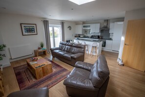 Smart TV, books, stereo