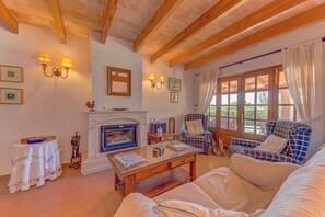 TV, DVD player - Villa Martin for six people with pool (Pollensa)