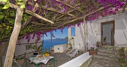 Mon Amour located in quiet location in Vettica di Praiano