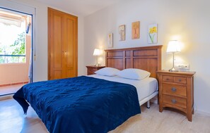 2 soverom, strykejern/-brett, wi-fi (inkludert) og sengetøy