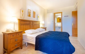 2 chambres, fer et planche à repasser, Wi-Fi gratuit, draps fournis