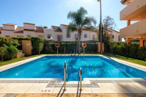 Pool - Apartment only 80 Meters from the Beach (Marbella)