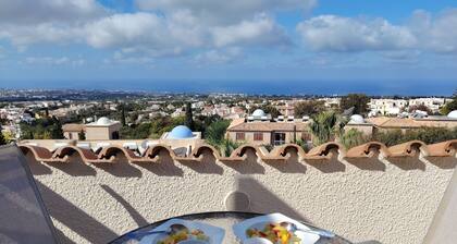 FABULOUS VIEWS OF THE BAY AND THE MOUNTAINS