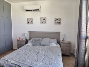 2 bedrooms, in-room safe, iron/ironing board, free WiFi