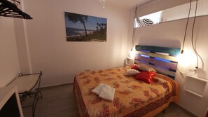 1 slaapkamer, een kluis op de kamer, een strijkplank/strijkijzer, wifi