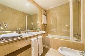 Bañera, secador de pelo