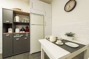 Fridge, microwave, oven, dishwasher