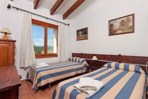 4 soverom, safe på rommet, strykejern/-brett og wi-fi (inkludert)