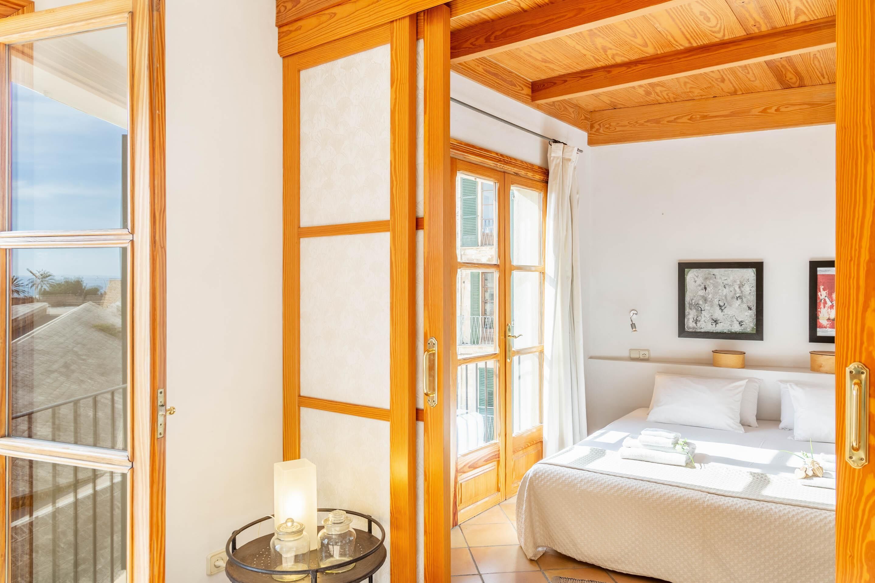 3 dormitorios, escritorio, tabla de planchar con plancha y Internet