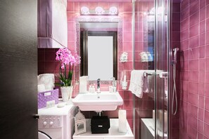 Shower, hair dryer, towels, soap - independent loft - entire accommodation (Roma)
