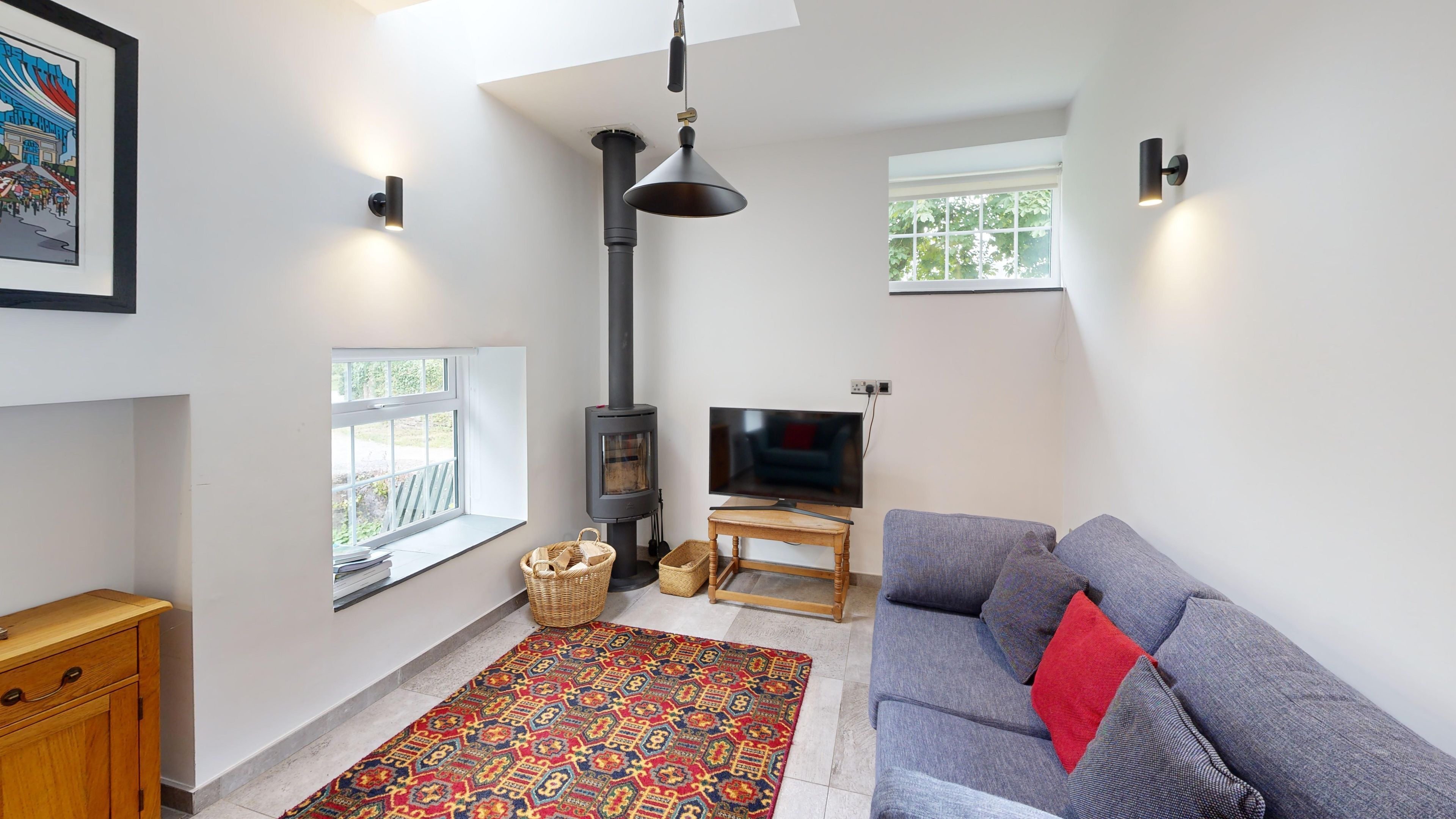 Smart TV, fireplace