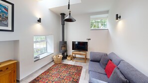 Una Smart TV, una chimenea