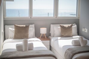 3 chambres, fer et planche à repasser, accès Internet, draps fournis