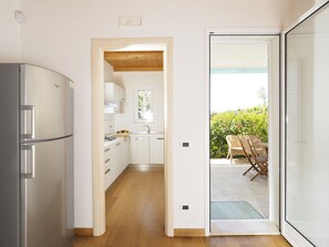 Fridge, oven, dishwasher, coffee/tea maker