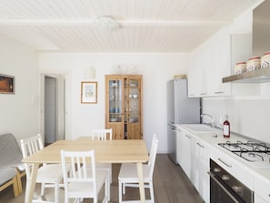 Fridge, oven, dishwasher, coffee/tea maker