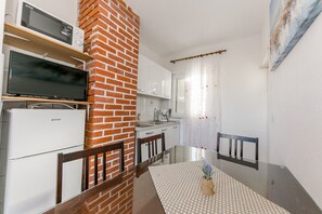 Fridge, microwave, coffee/tea maker, electric kettle