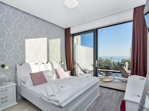 3 bedrooms, in-room safe, iron/ironing board, free WiFi