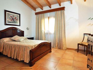 3 dormitoris, planxa i posts de planxar, Internet i roba de llit 